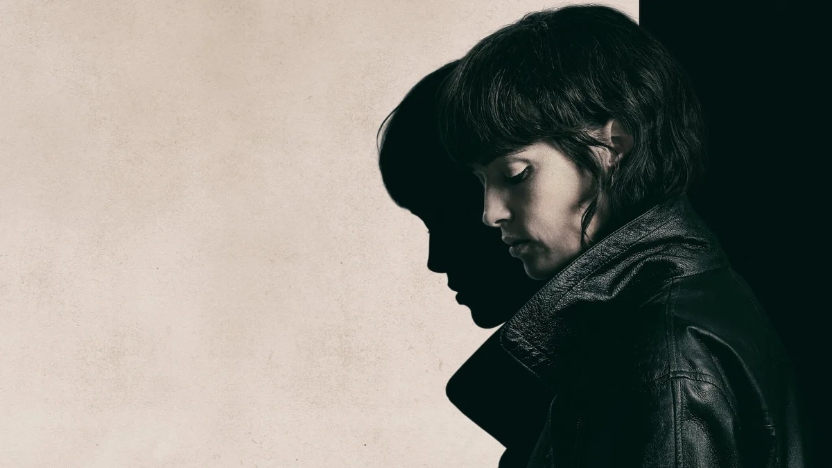 فیلم او در تاریکی قدم می‌زند She Walks in Darkness 2025